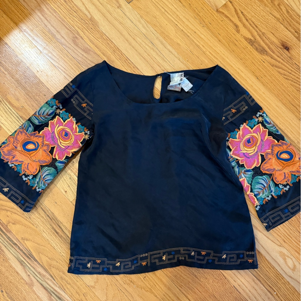 Da Nang silk embroidered blouse. Size small y2k vintage